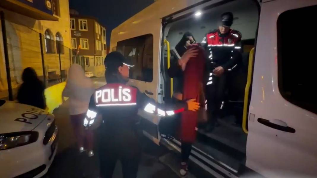 Büyük fuhuş operasyonu! 27 kişi gözaltına alındı 5